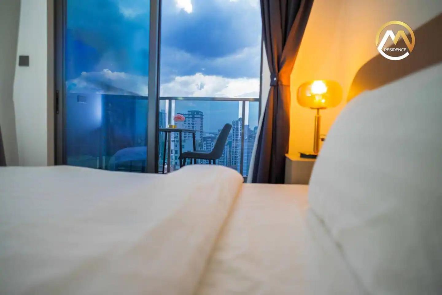 Hotel Serviced Apartments Top One Infinity Pool With View Of 360 Degree Пномпень Экстерьер фото