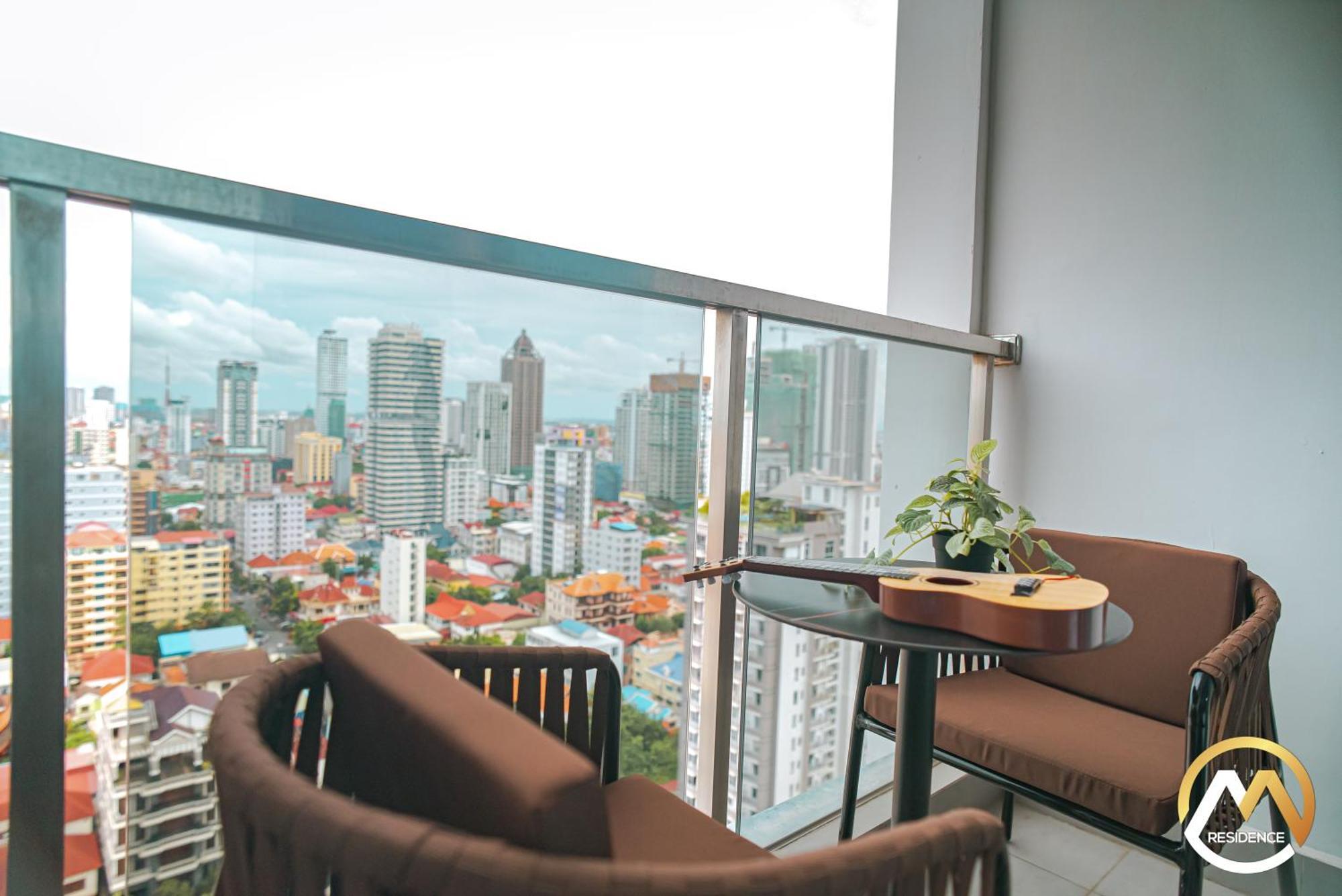 Hotel Serviced Apartments Top One Infinity Pool With View Of 360 Degree Пномпень Экстерьер фото