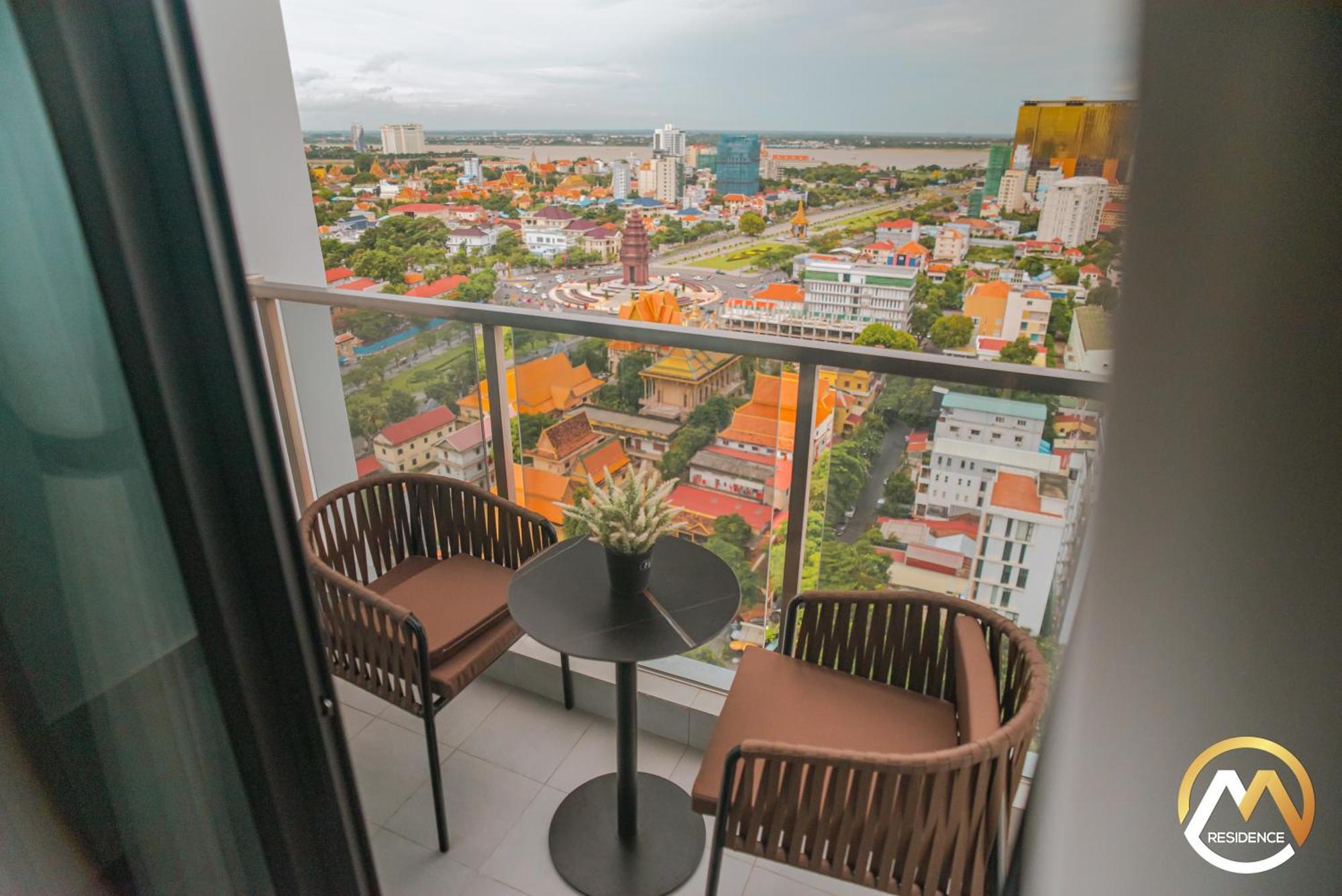 Hotel Serviced Apartments Top One Infinity Pool With View Of 360 Degree Пномпень Экстерьер фото